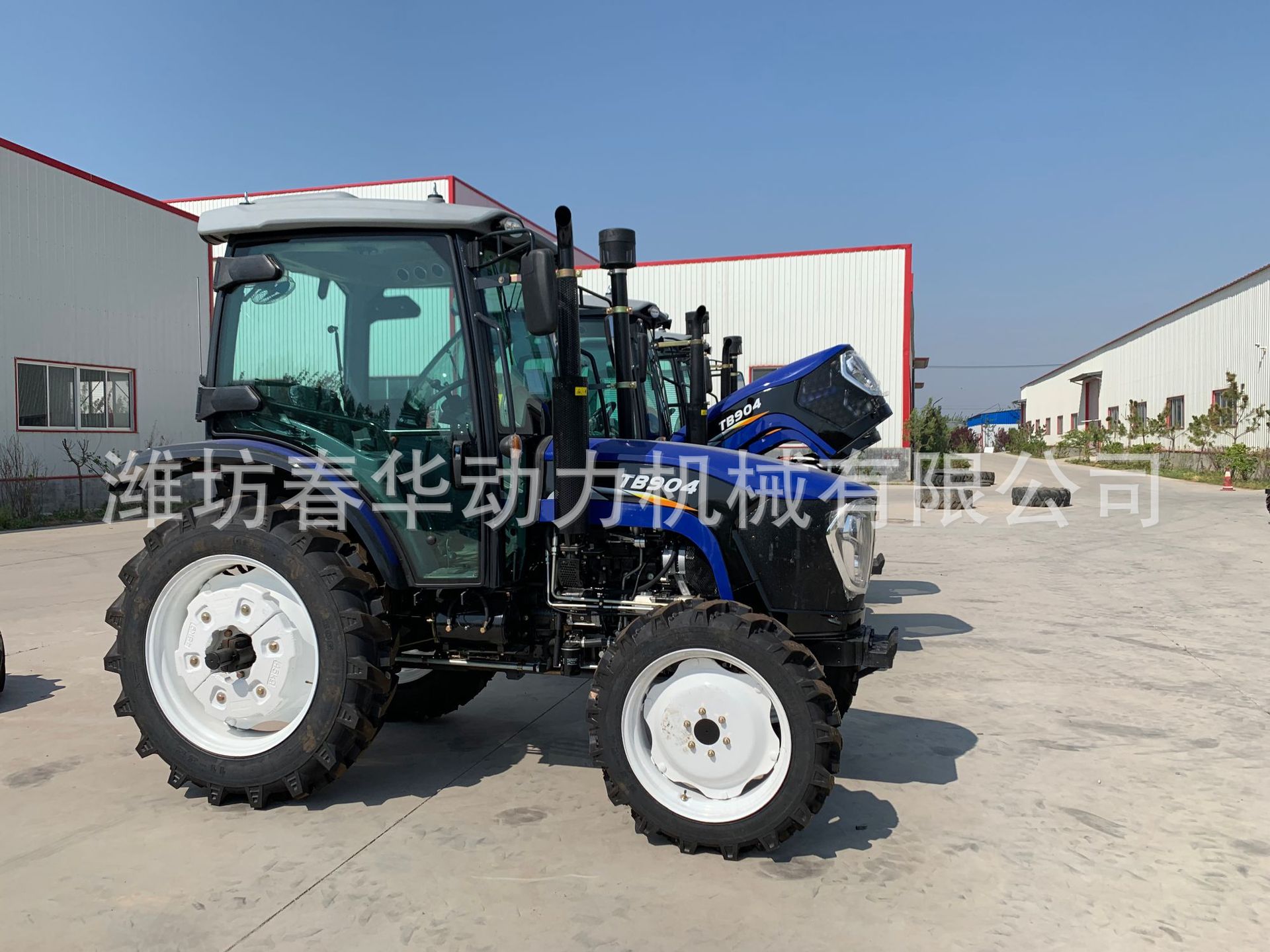 1-拖拉機(jī)TB904-帶駕駛室