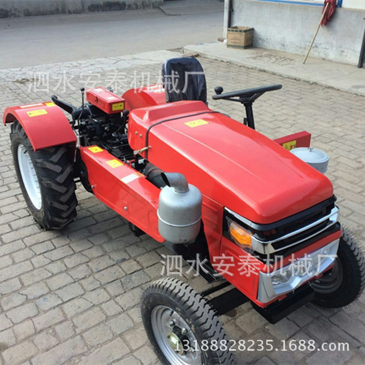 小型四輪拖拉機(jī)