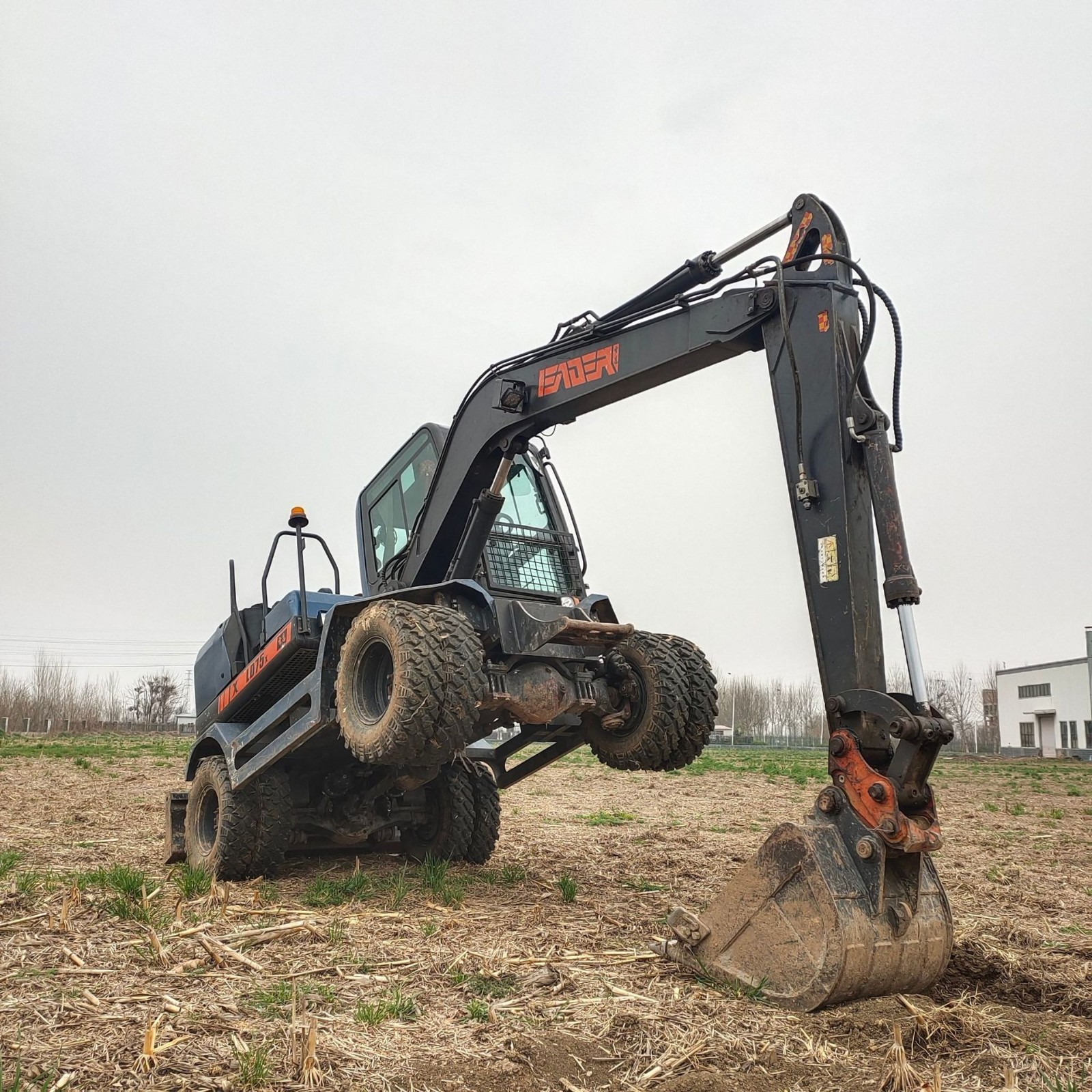 雷道 濟寧 二手輪式挖掘機 輪挖 便宜鉤機 挖土機圖片 旋轉挖機