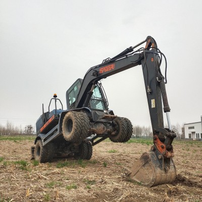 雷道 濟寧 二手輪式挖掘機 輪挖 便宜鉤機 挖土機圖片 旋轉(zhuǎn)挖機