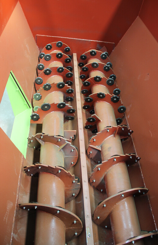 臥式飼料攪拌機(jī)里面的雙絞龍