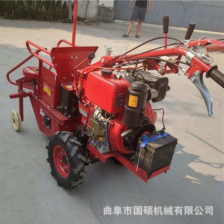 自動掰棒子機 小型手扶帶收玉米機 15馬力柴油電啟動玉米收獲機