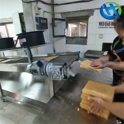 炸脆皮的機(jī)器 自動(dòng)化薄脆油炸生產(chǎn)機(jī)器 高產(chǎn)量電加熱油炸機(jī)