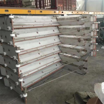 一拖二不銹鋼羊用刮糞機 全自動清潔糞便刮糞板 羊用設備清糞機