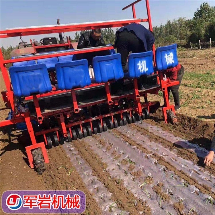 軍巖機(jī)械 洋蔥圓蔥移栽機(jī) 支持定做 商家直營 多行同步作業(yè)