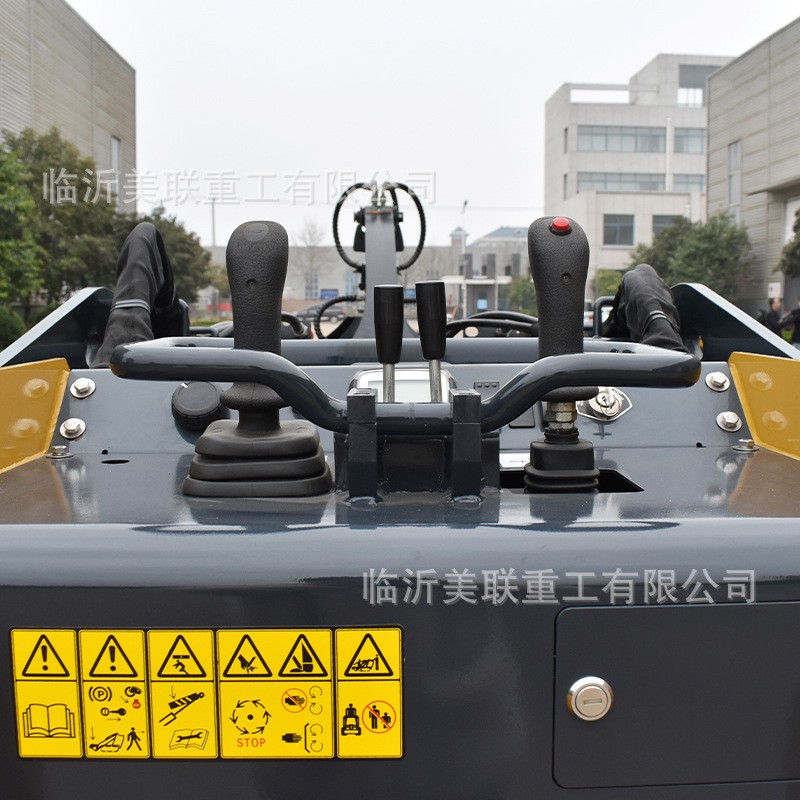 滑移裝載機履帶式工地用多功能裝載機建筑工程機械滑移裝載機鏟車