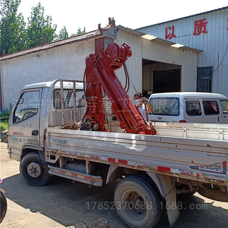 皮卡車(chē)安裝1.2車(chē)載噸折疊吊機(jī) 折疊吊車(chē)液壓360度旋轉(zhuǎn)吊機(jī)