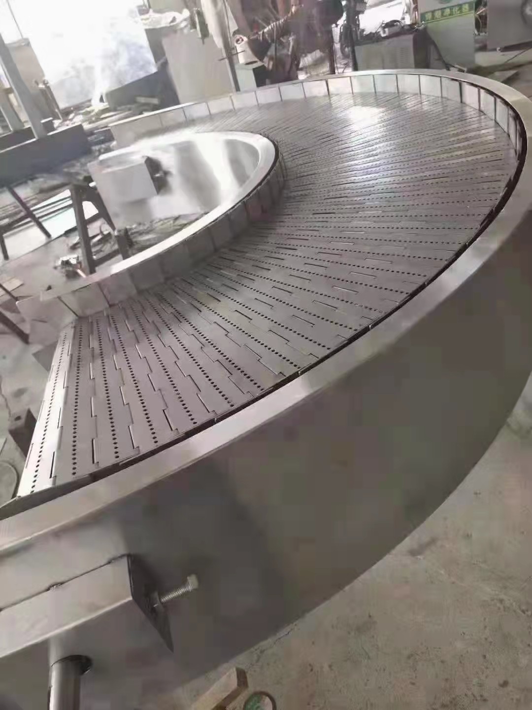 90度180度快遞分揀環(huán)形鏈板轉(zhuǎn)彎機 紙箱輸送鏈板式傳送機