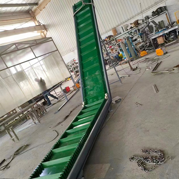 食品爬坡傳送機 小型不銹鋼鏈板輸送機 工業(yè)生產(chǎn)線提升機