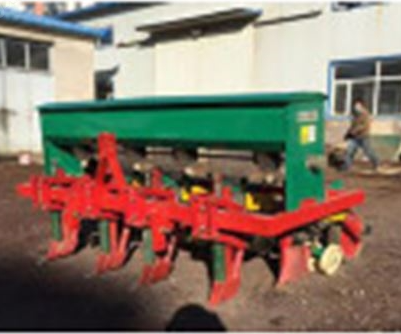 聚豐2BCF-4型倉(cāng)轉(zhuǎn)式玉米精量播種機(jī)