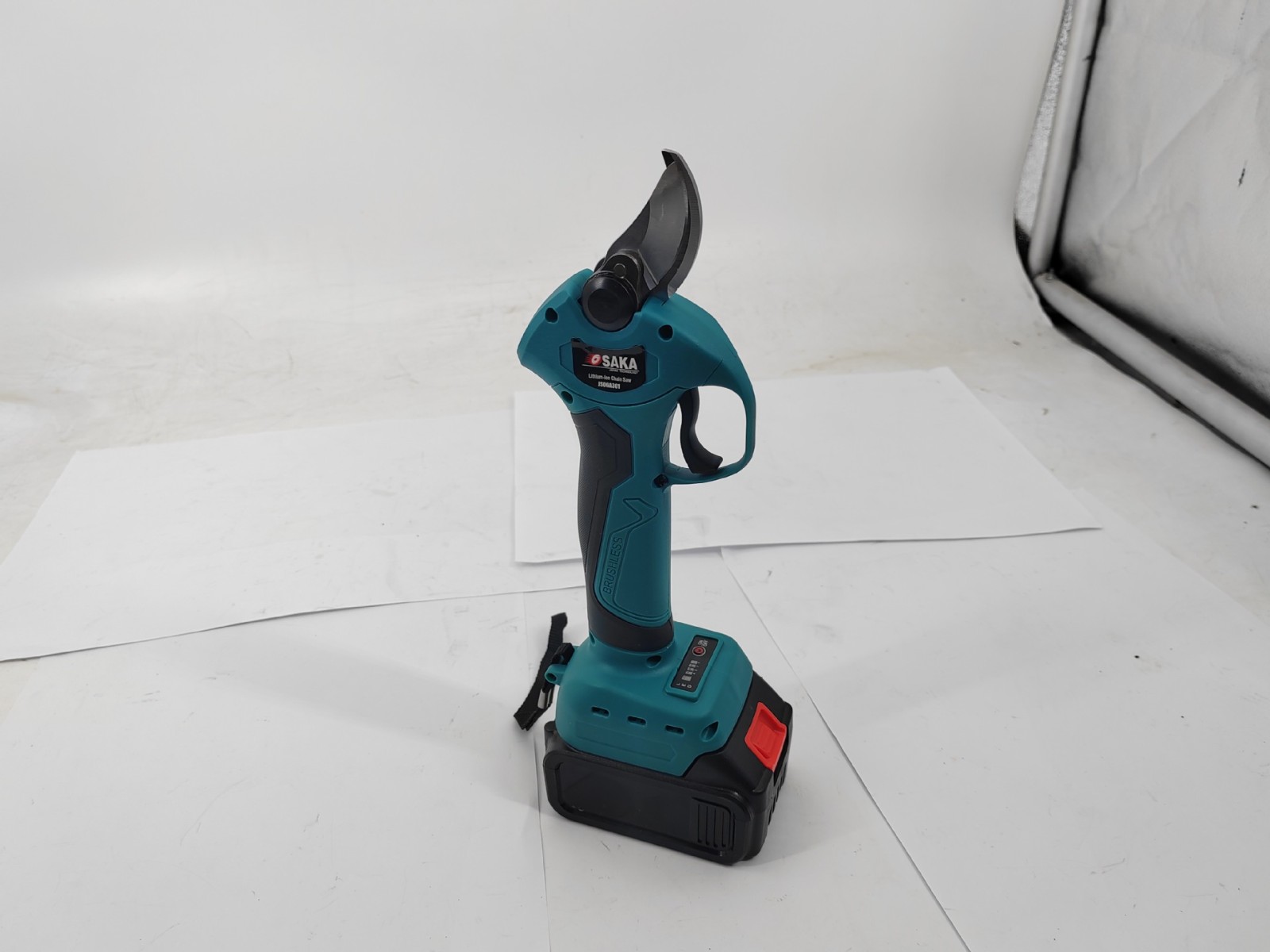 廠家直銷(xiāo)新款鋰電無(wú)刷多功能電剪刀修枝剪