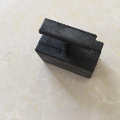 舷外機(jī)40P側(cè)減震塊14019,84克，單價(jià)每個(gè)7.7元，批發(fā)有優(yōu)惠