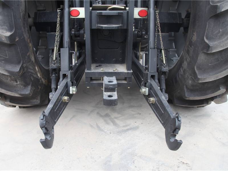 東方紅LF2204輪式拖拉機