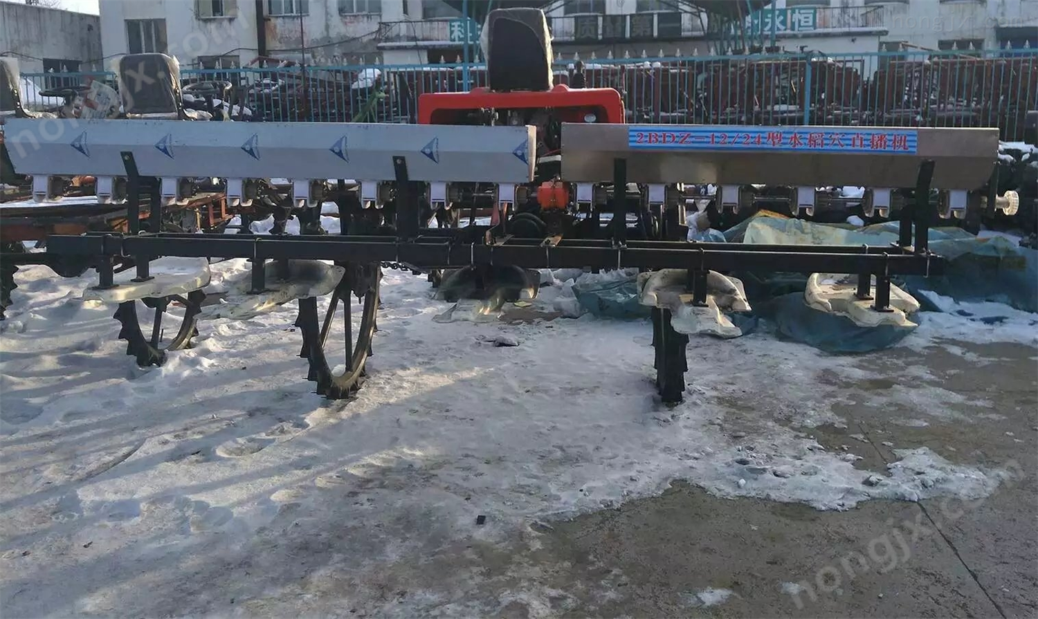 多功能水田穴播機